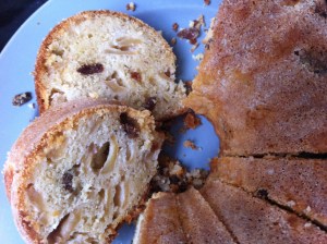 Schmeckt deutlich besser, als dieses Bild ahnen lässt. Da der Blogpost zur Backzeit noch nicht geplant war, gab es nur den Zufallsschnappschuss.