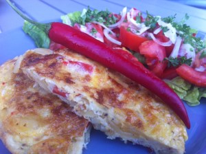 Spanische Tortilla mit gerösteten Piquillos (Foto: CC:by-sa-nc)