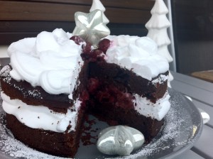 Vegan, Backen, Kirschtorte, Schwarzwälder, Torte, Schokotorte, Kirschen, Sahne, Schlagfix, HeLa, Schlagcreme, Weihnachten, Blogparade