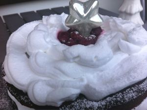 Vegan, Backen, Kirschtorte, Schwarzwälder, Torte, Schokotorte, Kirschen, Sahne, Schlagfix, HeLa, Schlagcreme, Weihnachten, Blogparade
